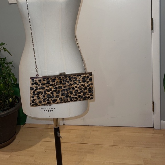 🐯CHEETAH PRINT CLUTCH🐯 - Picture 2 of 5